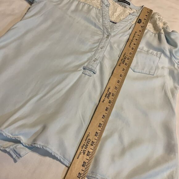 Chelsea & Theodore size large pale blue long sleeve blouse with lace upper - Picture 6 of 7